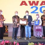 BUPATI GRESIK TERIMA PENGHARGAAN POSTGRADUATE UNAIR AWARD 2021