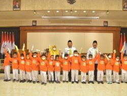 Terima Kunjungan Anak TK Mahkota, Bupati Gresik Harapkan Kebiasaan Membaca Menjadi Rutinitas