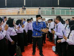 475 Guru Terima SK, Gus Yani : Pendidikan Merupakan Variabel Utama Dalam Pembangunan. 