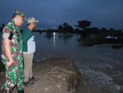 Tanggul Anak Kali Lamong Jebol, Gus Yani Kerahkan Satu Unit Ekskavator Untuk Tanggap Darurat