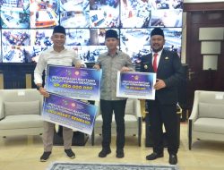 Indahnya Kebersamaan, Bupati Gresik Fandi Akhmad Yani Bersama Wali Kota Surabaya Eri Cahyadi Berikan Bantuan Kemanusiaan Untuk Masyarakat Trenggalek