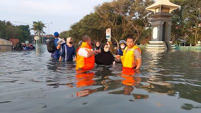 Hujan Lebih Dari 6 Jam, Sejumlah Desa di Ngawi Terendam Banjir. 