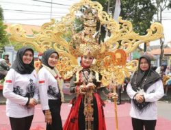 Bupati Sampang Lepas Ribuan Peserta Pawai Pendidikan Berbudaya Tradisional
