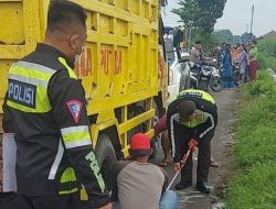 Jatuh Saat Nyalip, Mahasiswi di Jombang Tewas Terlindas Roda Dump Truk. 