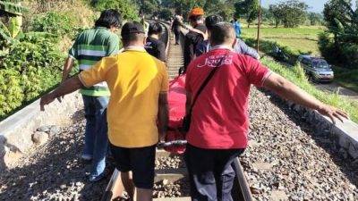 Diduga Depresi, Siswi SMK Tewas Tertabrak Kereta Api di Pasuruan. 