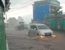 Bak Air Bah, Banjir Bandang dari atas lereng Gunung Welirang Terjang Tretes Pasuruan. 