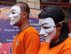 Tawarkan PSK Lewat Michat, Pasutri Mucikari Ditangkap di Sebuah Villa Batu