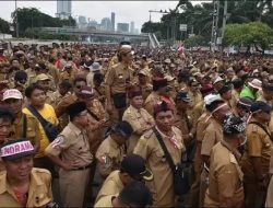 Banyak yang Terlilit Hutang, Gaji Kades Akan Dinaikkan