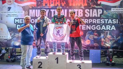 Gresik Mendunia! Tiga Petarung Muay Thai Borong Medali Emas di Kejurnas NTB