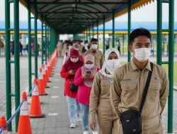 UMK Gresik Tembus Rp4,94 Juta, Khofifah Resmikan Kenaikan UMK Jatim 2025