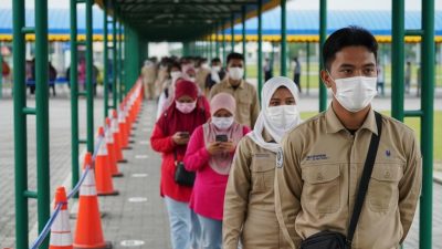 UMK Gresik Tembus Rp4,94 Juta, Khofifah Resmikan Kenaikan UMK Jatim 2025