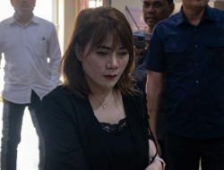 Selebgram RFS Diperiksa Polisi, Hadir dengan Penampilan Glamor