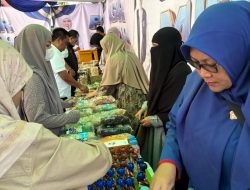 Warga Gresik Berbondong Serbu Pasar Murah Pangan Jawa Timur, Harga Beras Premium Cuma Rp 14.000 per Kilogram